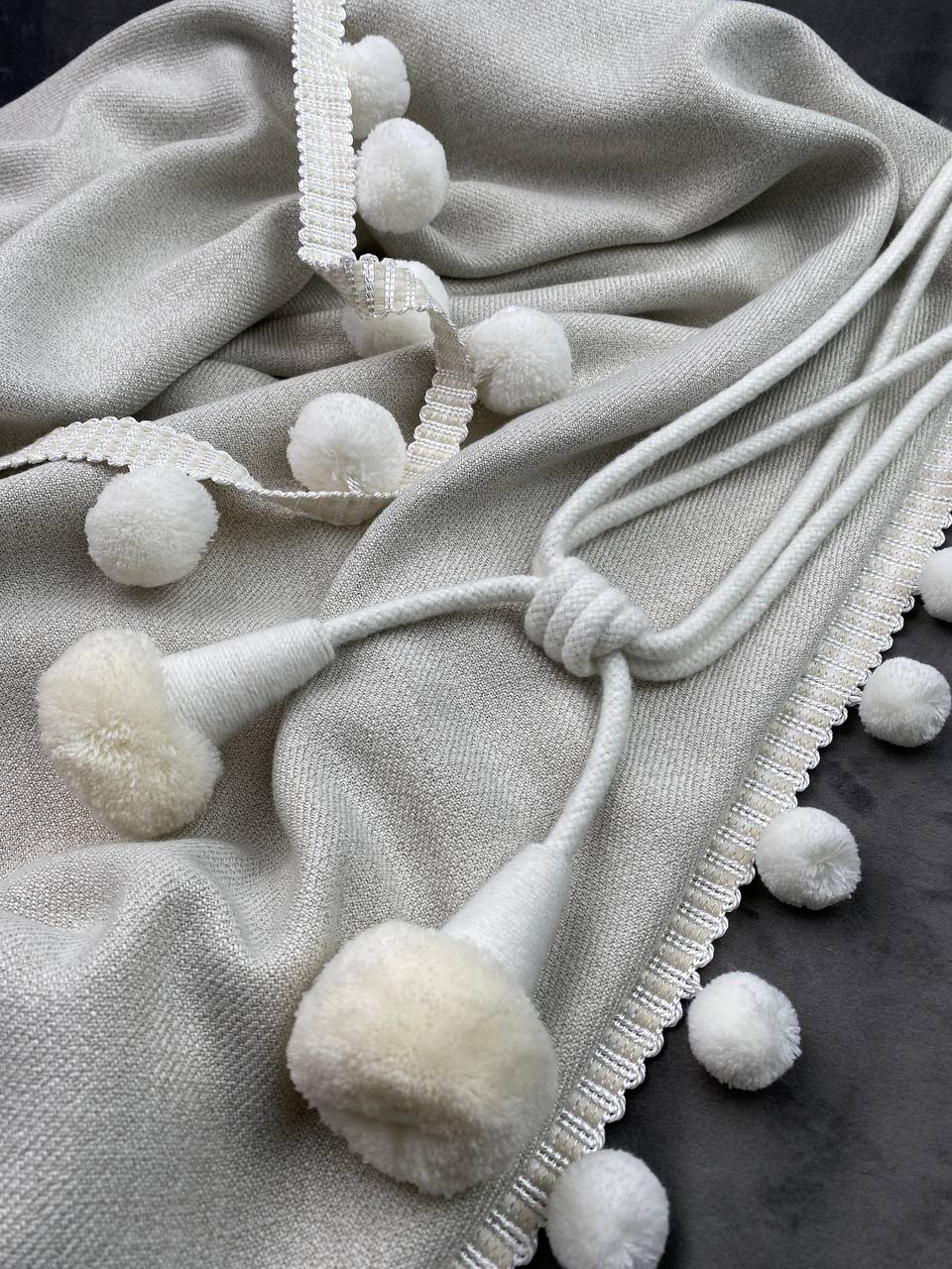 Бахрома пушистые шарики XMQ-8 молочный (WHITE) (4,7 см/d2.5 см/12 м)